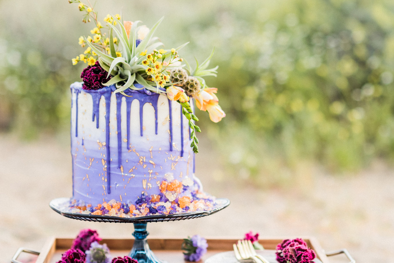 Paarse bruiloft drip cake